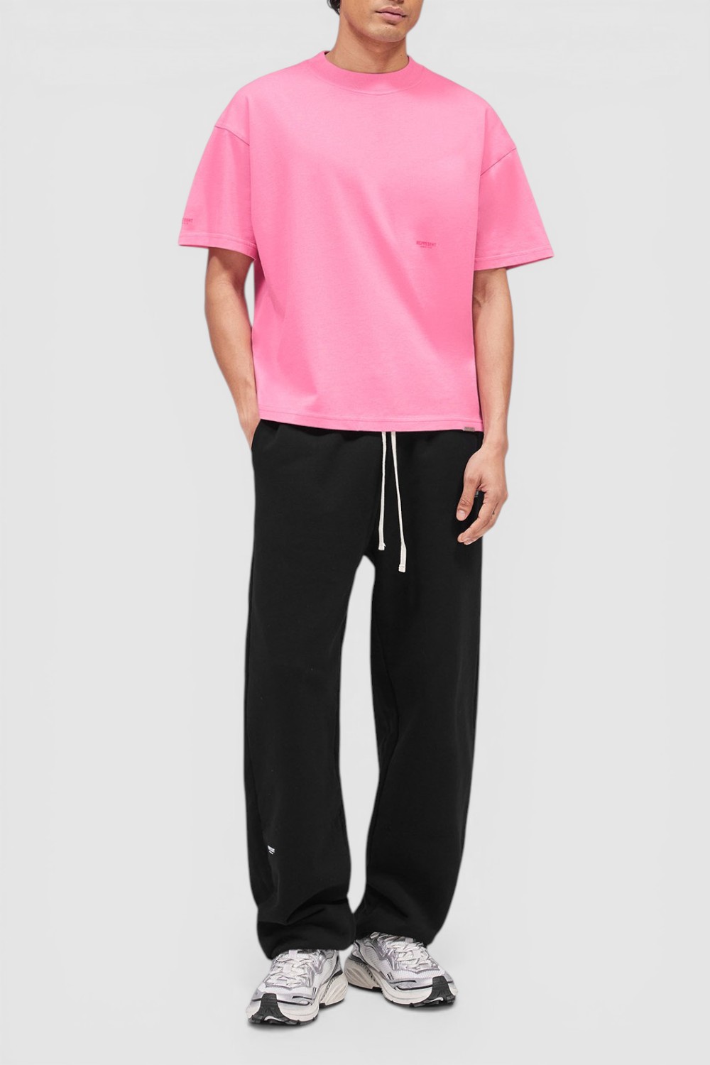 תמונת כל הלוק של חולצת טי אוברסייז